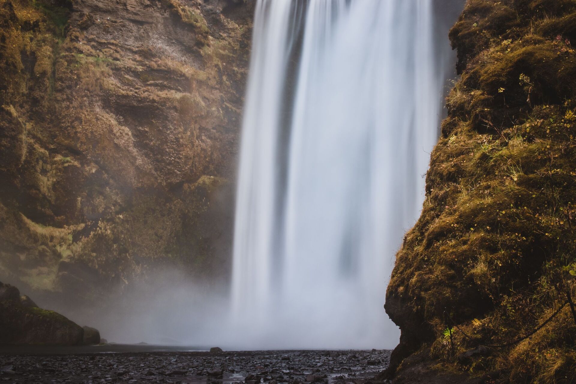 Skógafoss, a sixty-metre wall of water at Skógar